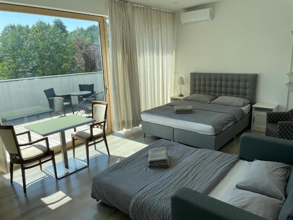 R41 - Tivoli Groundfloor Apartment ลูบลิยานา ภายนอก รูปภาพ