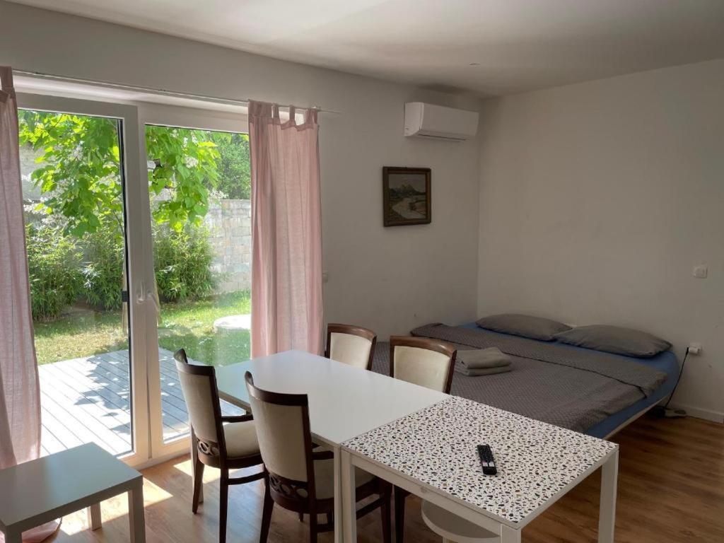 R41 - Tivoli Groundfloor Apartment ลูบลิยานา ภายนอก รูปภาพ