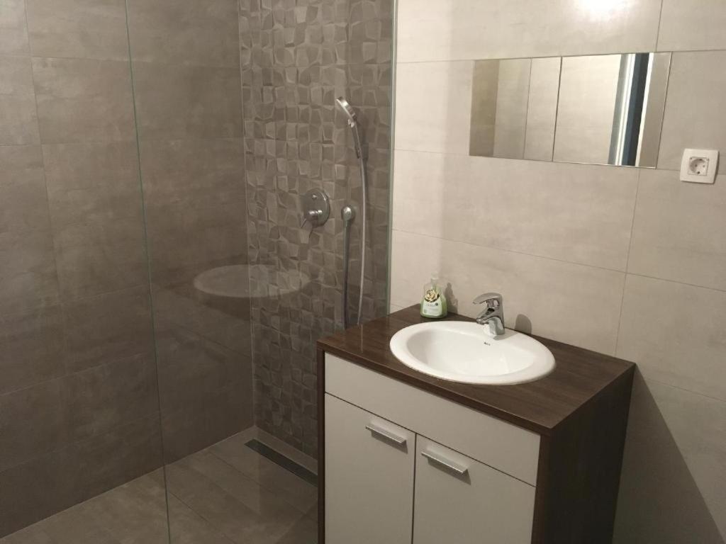 R41 - Tivoli Groundfloor Apartment ลูบลิยานา ภายนอก รูปภาพ